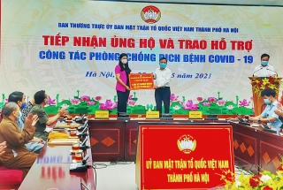 UỶ BAN MẶT TRẬN TỔ QUỐC VIỆT NAM TP HÀ NỘI TRAO TẶNG 1.000 TEST NHANH KHÁNG NGUYÊN COVID-19 ỦNG HỘ BỆNH VIỆN UNG BƯỚU HÀ NỘI CHỐNG DỊCH